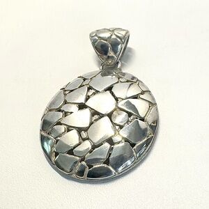 Sterling Silver Pebble Design Circle Pendant